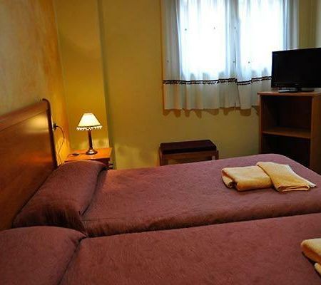 Hostal Puerta Del Valle La Cistérniga Eksteriør bilde