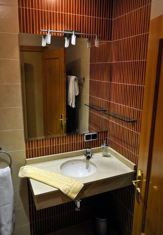 Hostal Puerta Del Valle La Cistérniga Eksteriør bilde